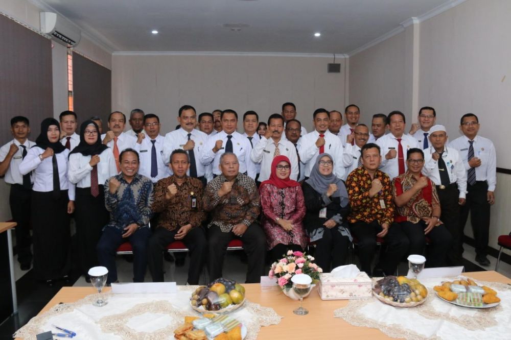 Bupati Safrial bersama para peserta assessment di Riau.