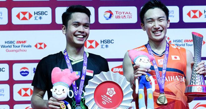 Anthony Sinisuka Ginting dan Kento Momota.