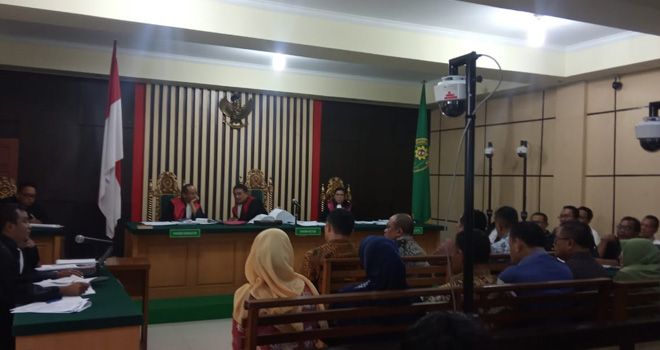 Dalam kesaksiannya, Meli Hairiya mengaku jika Mendapatkan uang ketok palu di tahun 2017.