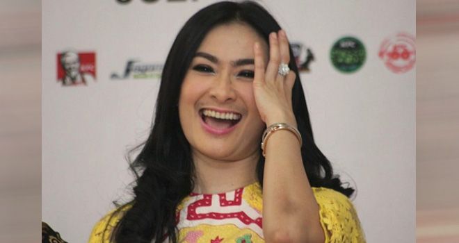 Pedangdut Iis Dahlia.
