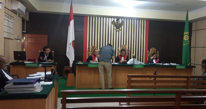 Hakim anggota Adly sempat berang Dengan saksi Musa Efendi karena memberikan keterangan yang berbelit-belit di muka persidangan. 