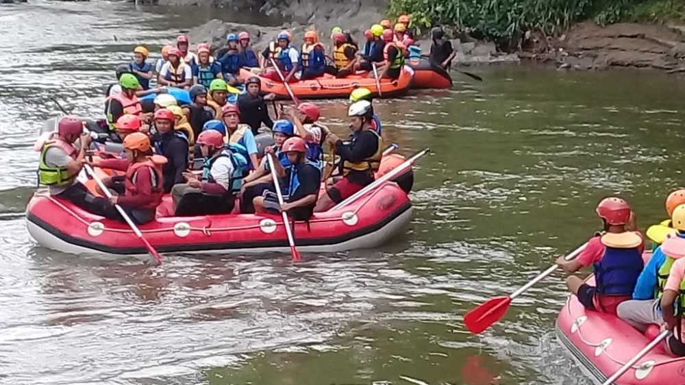 Suasana star Parade Arung Jeram Geopark Merangin kemarin.

