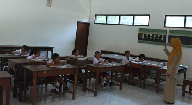Pendidikan Pancasila akan menjadi mata pelajaran wajib di sekolah.
