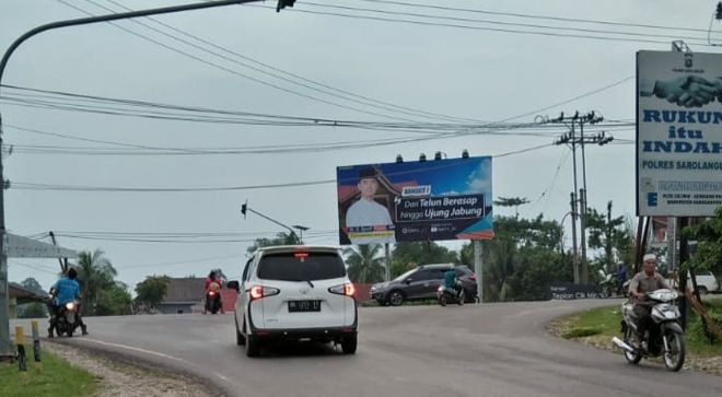 Baleho Sy Fasha di Simpang Jambi kembali dipasang sore ini (24/12).