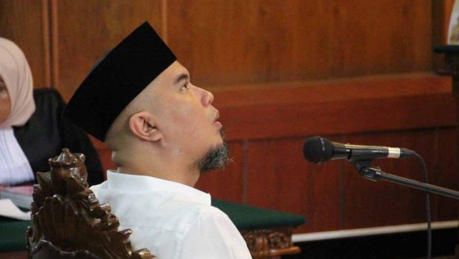 Ahmad Dhani saat mengikuti persidangan.