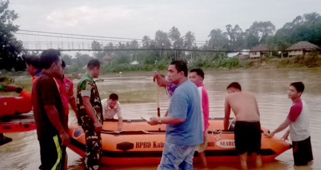Untuk saat ini kami turun satu tim sejumlah delapan orang dengan peralatan But Karet, lampu tembak dan lain sebagainya, juga dibantu dari PMI, TNI,