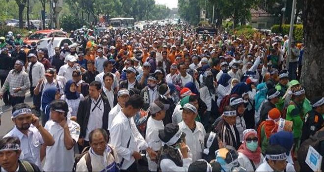 Massa honorer K2 jakarta menggelar aksi unjuk rasa, Rabu (26/9).