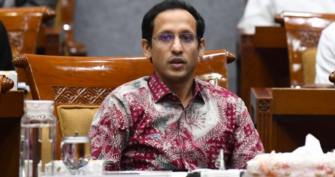 Mendikbud Nadiem Makarim mengatakan soal UN pilihan ganda bukan bukti untuk nilai prestasi siswa.
