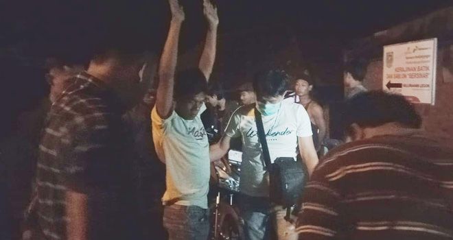 BNNP Jambi saat malakukan razia di Pulau Pandan hingga Minggu (29/12) dini hari, dari razia ini 31 orang diamankan karena positif menggunakan narkoba.

