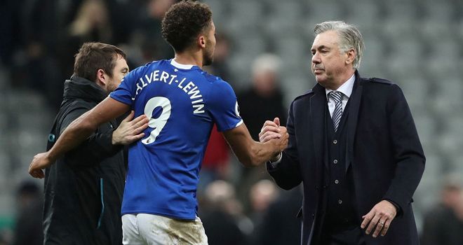 Carlo Ancelotti (kanan). 