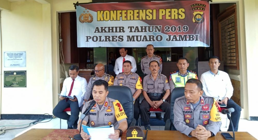 Pers Release yang dilaksanakan di Mapolres Muaro Jambi pada Senin (30/12).