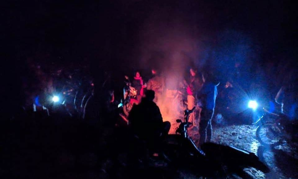 Warga saat melakukan pencarian.