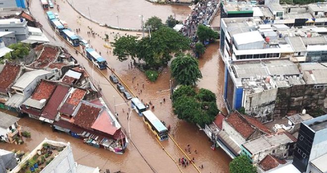 Jabodetabek mengalami banjir akibat hujan di awal tahun ini.