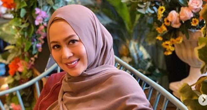 Shanty Widihastuti, istri dari Denny Cagur.
