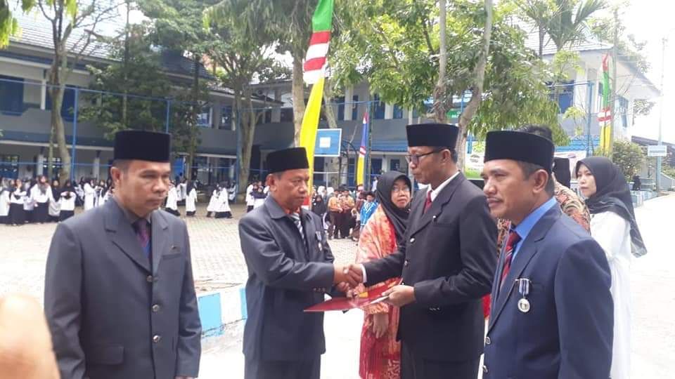 Sekda Munasri Pimpin Upacara Peringatan HAB ke 74 Kemenag Sungai Penuh.

