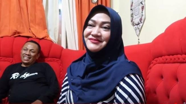 Mantan Istri komedian Sule, Lina.
