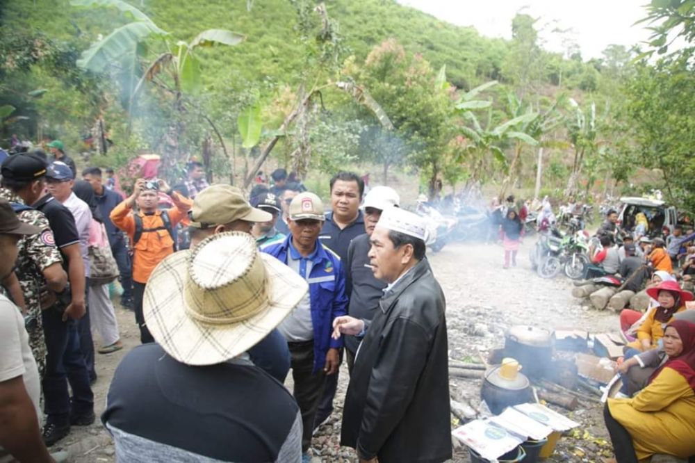 Prihatin, Wako AJB Turut Bantu Pencarian Warga di Danau Kaco.

