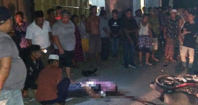 Kecelakaan lalu lintas terjadi di Desa Bukit Batu, Kecamatan Sungai Manau, Kabupaten Merangin pada Minggu dinihari (05/01/2020) sekitar pukul 02.00 WIB.