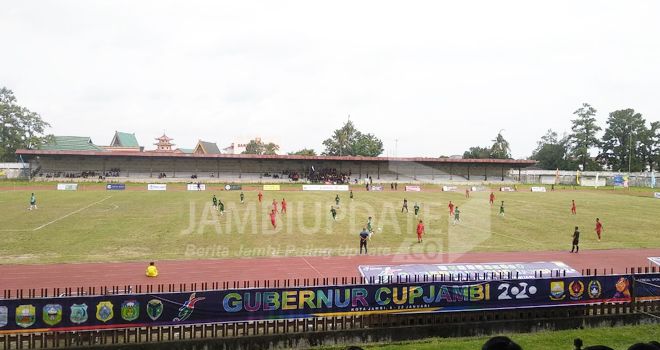 Pertandingan perdana mempertemukan kesebelasan Kota Jambi Vs Tanjab Barat.