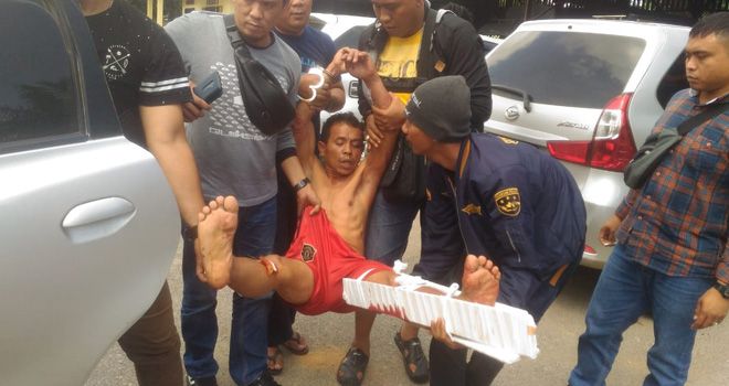 Pembunuh janda di Tebo dihadiahi timah panas karena berusaha melawan petugas saat hendak ditangkap.

 

 

