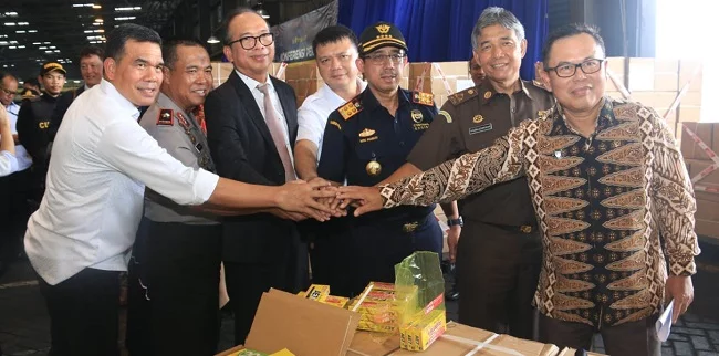 Polri dan Bea Cukai berhasil gagalkan impor pulpen palsu.