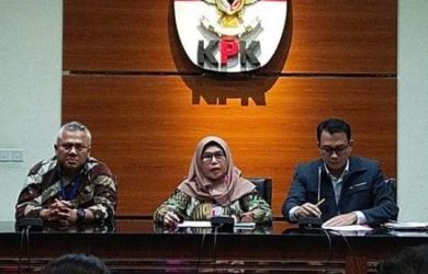 Wakil Ketua KPK Lili Pintauli Siregar bersama Ketua KPU Arief Budiman.