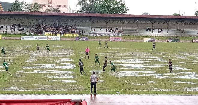 Pertandingan Gubernur Cup 2020, sore ini (10/1) terus berlanjut dengan mempertemukan PS Kota Jambi kontra PS Batanghari.