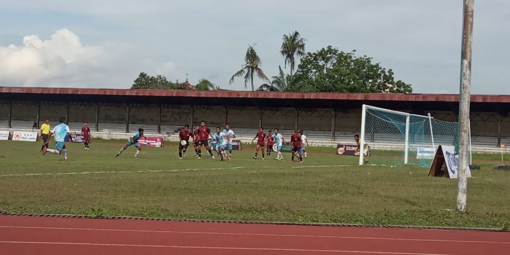 Salah satu peluang PS Muaro Jambi dari Tendangan bebas.