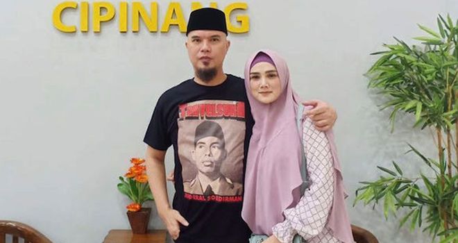 Mulan Jameela saat menjemput Ahmad Dhani di Rutan Cipinang, Jakarta Timur.