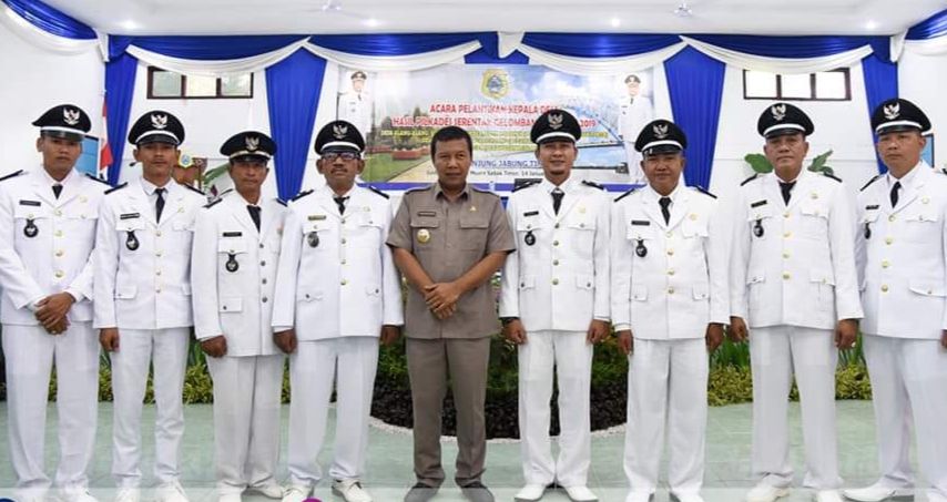Bupati Romi Lantik Delapan Kades di Tanjabtim