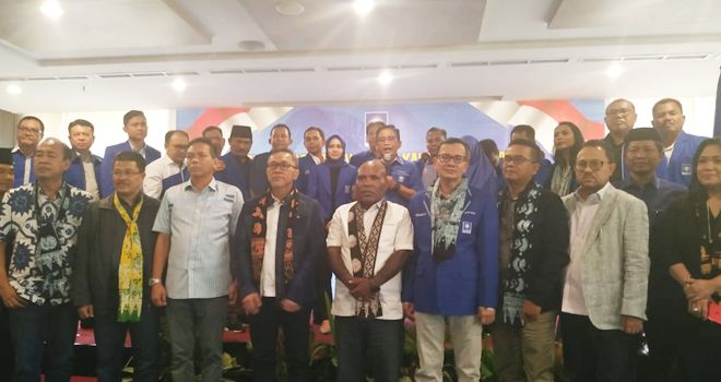 Mantan Ketua MPR RI, Zulkifli Hasan (Zulhas) sudah memastikan diri maju di Kongres PAN bulan depan. Kamis (16/1).