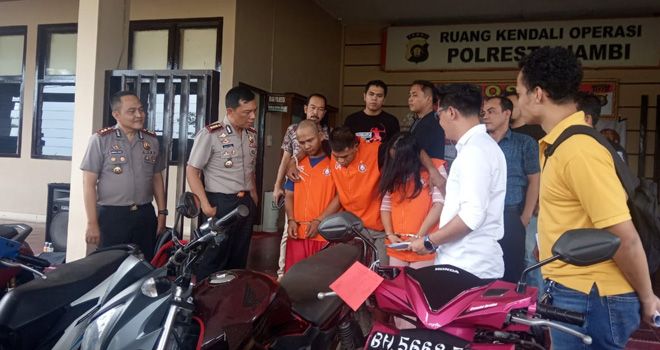 Satu dari tiga kawanan spesialis curanmor harus dilumpuhkan dengan timah panas karena berusaha kabur saat akan ditangkap.