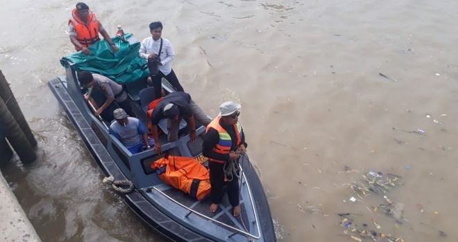 proses pencarian Zulfan korban hilang tenggelam di sungai pengabuan tepatnya di depan anjungan Waterfront City pada Selasa lalu membuahkan hasil.