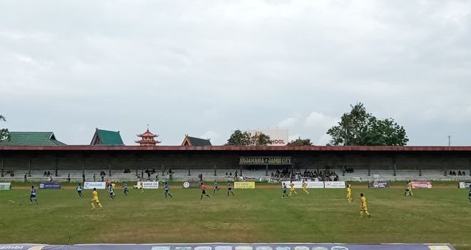 Pertandingan Gubernur Cup 2020 di stadion Tri Lomba Juang sore ini (16/1), mempertemukan PS Kota Jambi kontra PS Kerinci.
