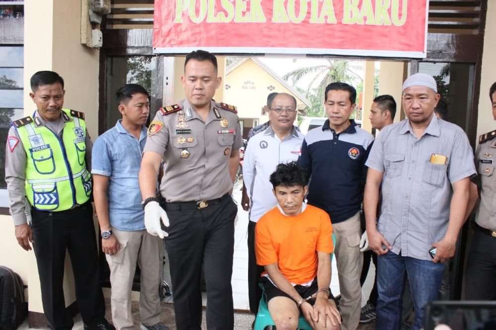 Karena berusaha melawan saat akan ditangkap, DPO terpidana mati terpaksa dilumpuhkan dengan empat tembakan.