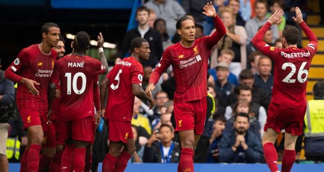 Liverpool menang tipis 2-1 di markas Wolverhampton Wanderers. 