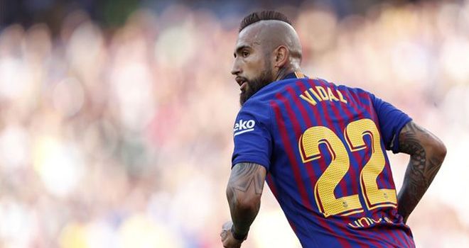 Arturo Vidal kembali mendapatkan kepercayaan mengisi lini tengah Barcelona.
