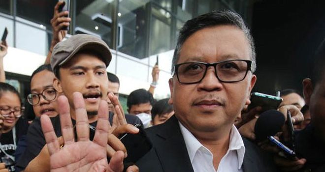 JADI SAKSI: Sekjen PDIP Hasto Kristiyanto di gedung KPK kemarin.
