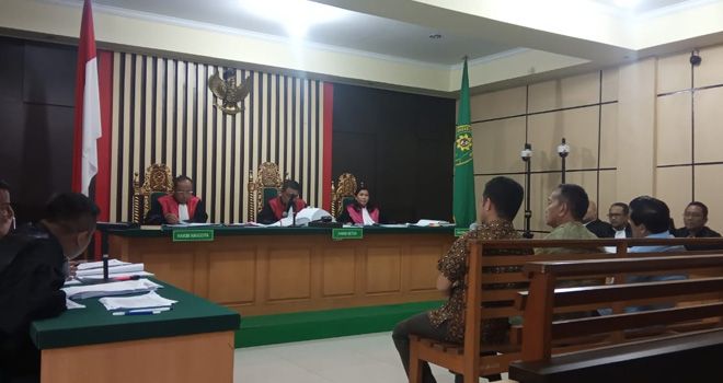 Hakim kembali menanyakan pasal jatah Komisi III sebesar Rp 175 juta, kepada Zainal Abidin dan Efendi Hatta, dimana Efendi menggaku jika uang itu dia jemput bersama Zainal Abidin.