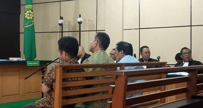 Zainal Abidin menceritakan jika dia di titipkan uang oleh Kusnindar untuk Nuryanti dan Sulianti yang di antar kerumahnya.