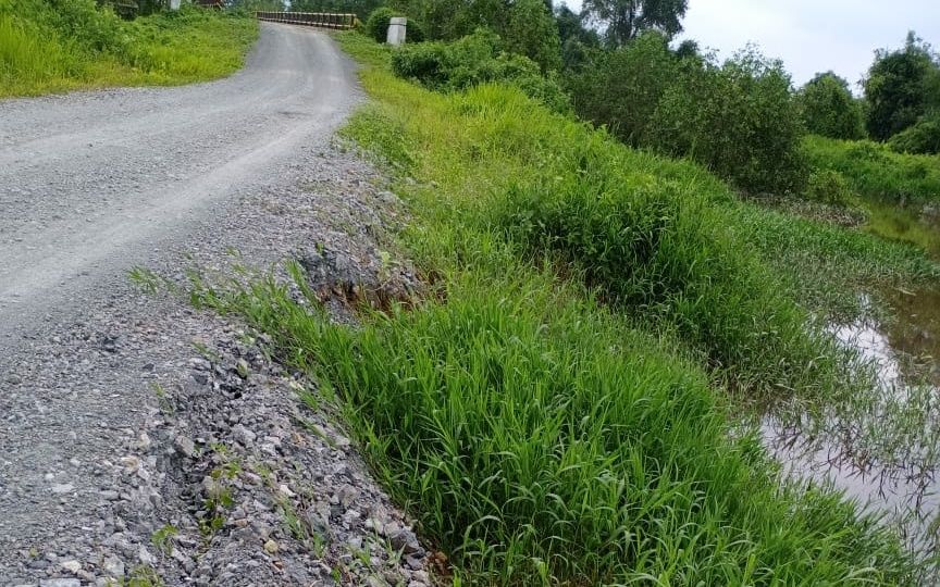 Perkerasan Jalan Lumahan Mulai Ambruk.


