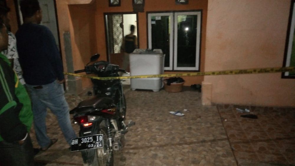 Lokasi Penemuan Jenazah Yang Berlumuran Darah.