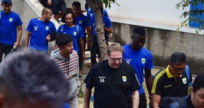 Pelatih Persib, Robert Rene Alberts.

 


