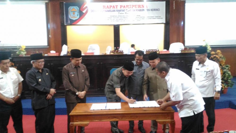 Ranperda Penyertaan Modal PDAM dan Pemekaran 2 Kecamatan Disetujui Dewan.
