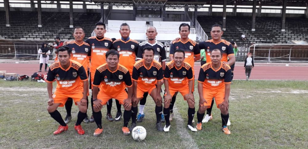 Berdiri: Anton Tirano, Azhar, Anhar, Edot, Husni Ardi, Rakhmat (C). Jongkok: Saiful, Gullit, Abdullah, Pipin, Jamhur.