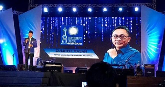 Ketua Umum PAN Zulkifli Hasan membuka KOngres V PAN di Kendari, Sulawesi Tenggara. 

 

