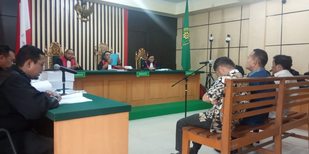 Tiga terdakwa kasus suap uang ketok palu RAPBD Provinsi Jambi yakni Zainal Abidin, Efendi Hatta dan Muhamadiyah memasuki babak akhir, pasalnya sidang yang berlangsung Selasa (11/2).