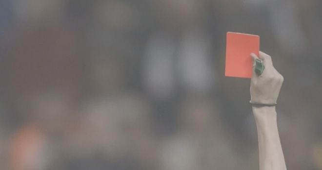 Kartu merah wasit berujung sanksi.