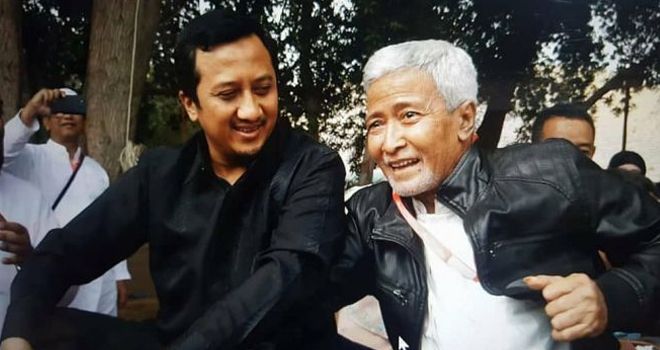 Ustadz Yusuf Mansur dan ayahnya semasa hidup.