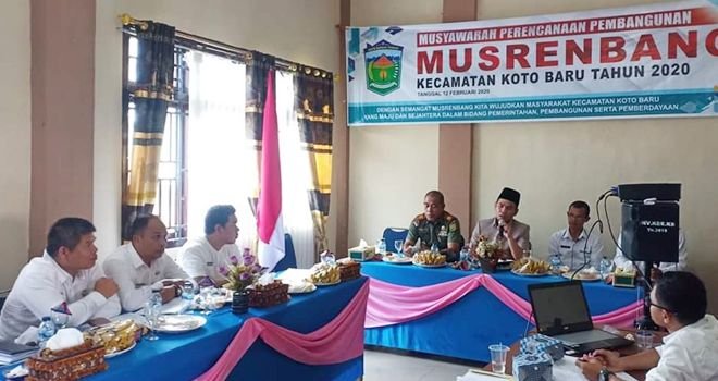  Ketua DPRD kota Sungai Penuh, H. Fajran, saat menghadiri kegiatan Musyawarah Rencana Pembangunan (Musrenbang) Rencana Kerja Pemerintah Daerah (RKPD) Kota Sungai Penuh Tahun 2020, yang selenggarakan di Aula kantor camat Koto Baru.